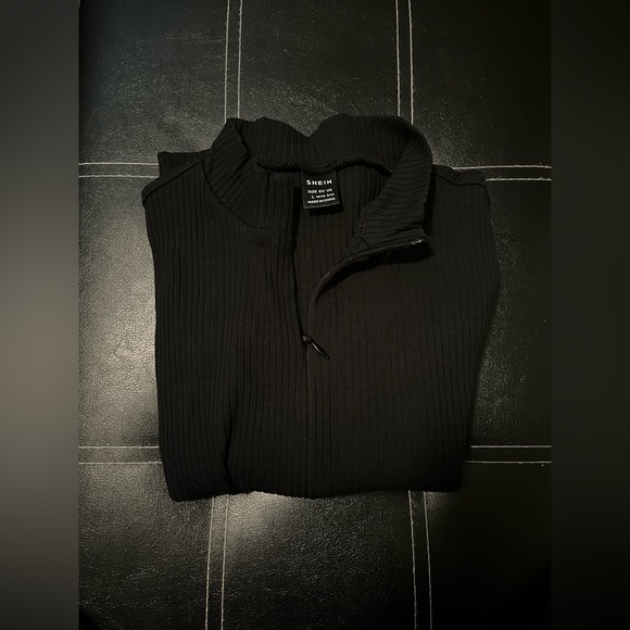 SHEIN | ezwear | Cropped Long Sleeve w/ thumb hole - Picture 2 of 4